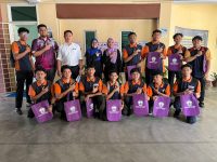 Program Khidmat Komuniti Menurunkan Unit Penghawa Dingin